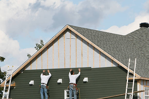 Professional Vinyl Siding technician working in Sharon, SC